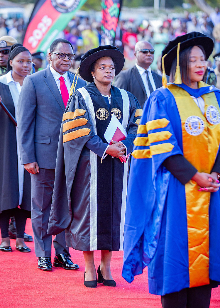 The Chancellor, HE Dr Lazarus Chakwera and the Vice Chancellor Dr Nancy Chitera arriving at the ceremony