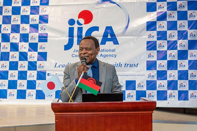 Associate Professor Burnet Mkandawire giving his remarks