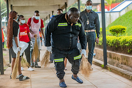 Mayor Jomo finally gets classmates